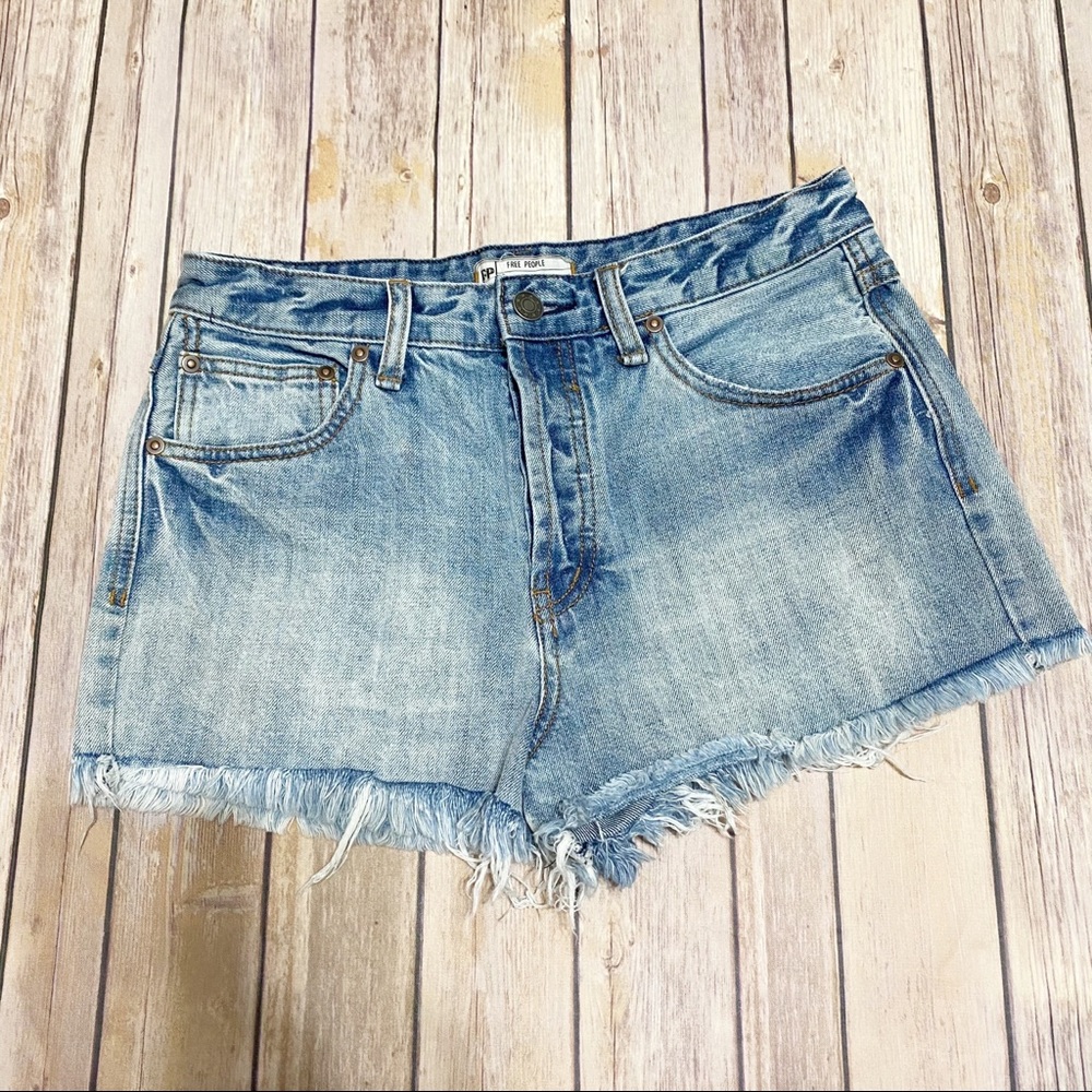 FREE PEOPLE Button Fly Frayed Shorts Size 28